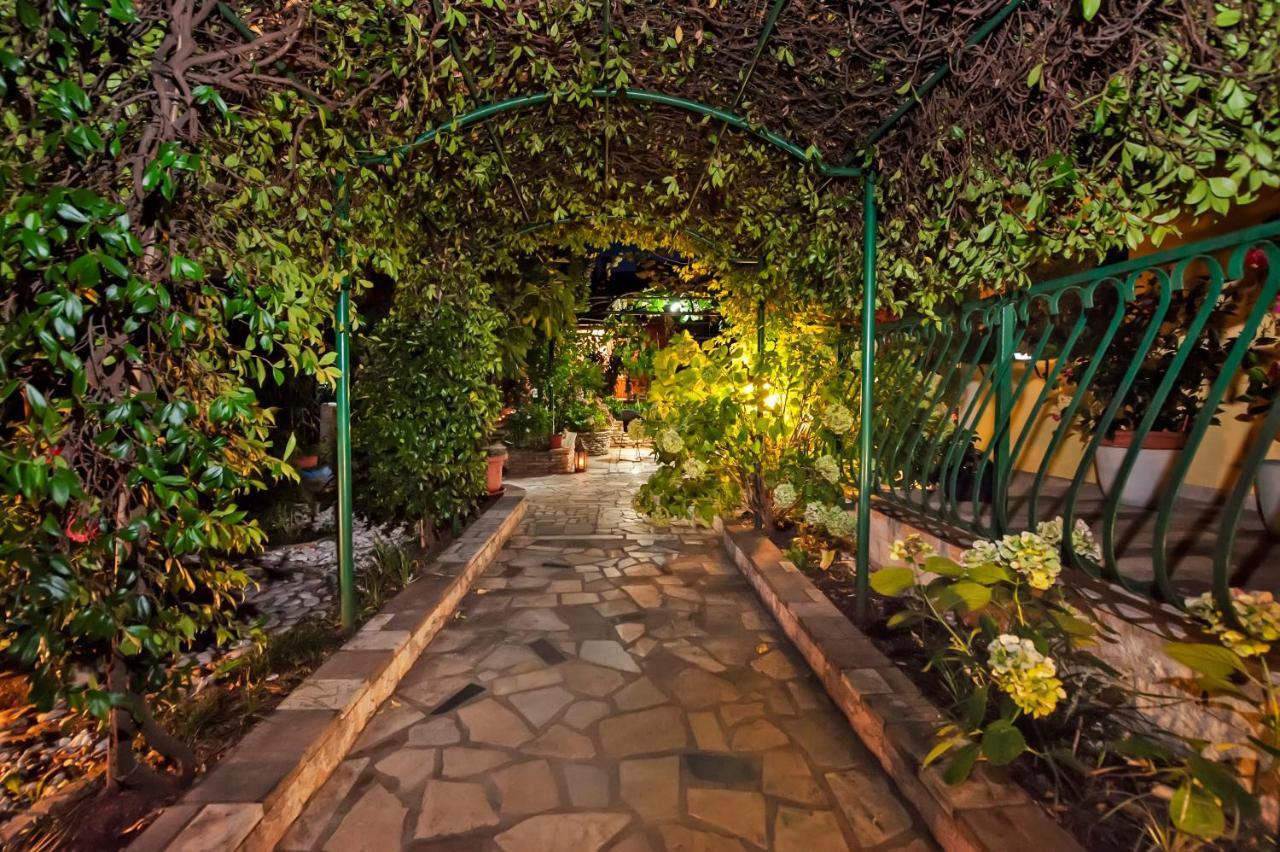Apartments And Rooms Villa Dea Adults Only Ровин Екстериор снимка
