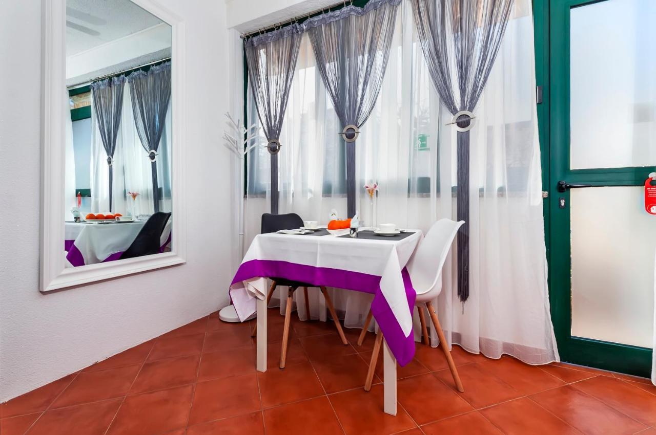 Apartments And Rooms Villa Dea Adults Only Ровин Екстериор снимка