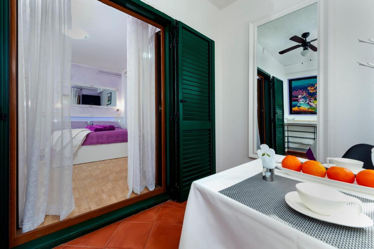 Apartments And Rooms Villa Dea Adults Only Ровин Екстериор снимка