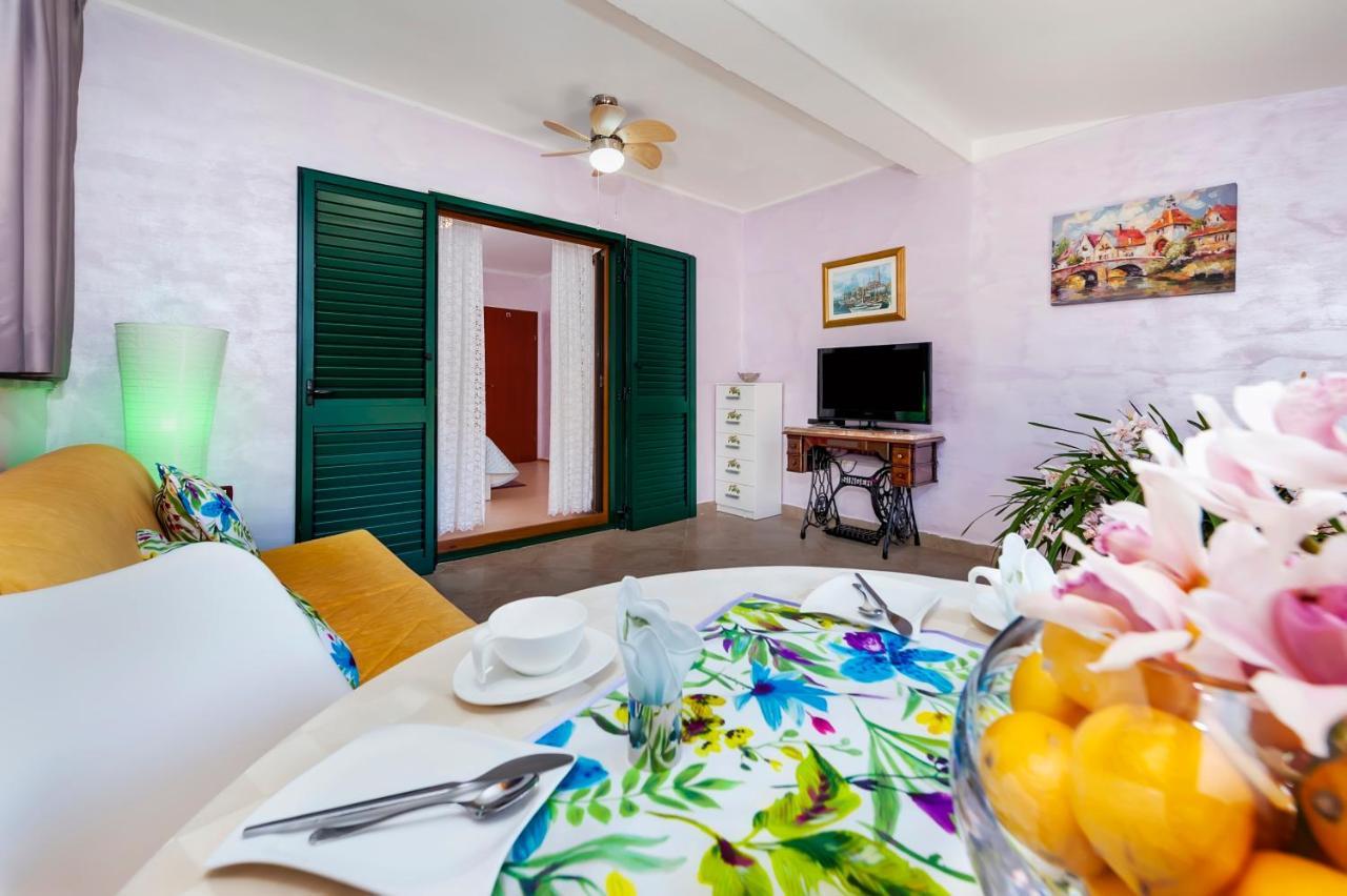 Apartments And Rooms Villa Dea Adults Only Ровин Екстериор снимка