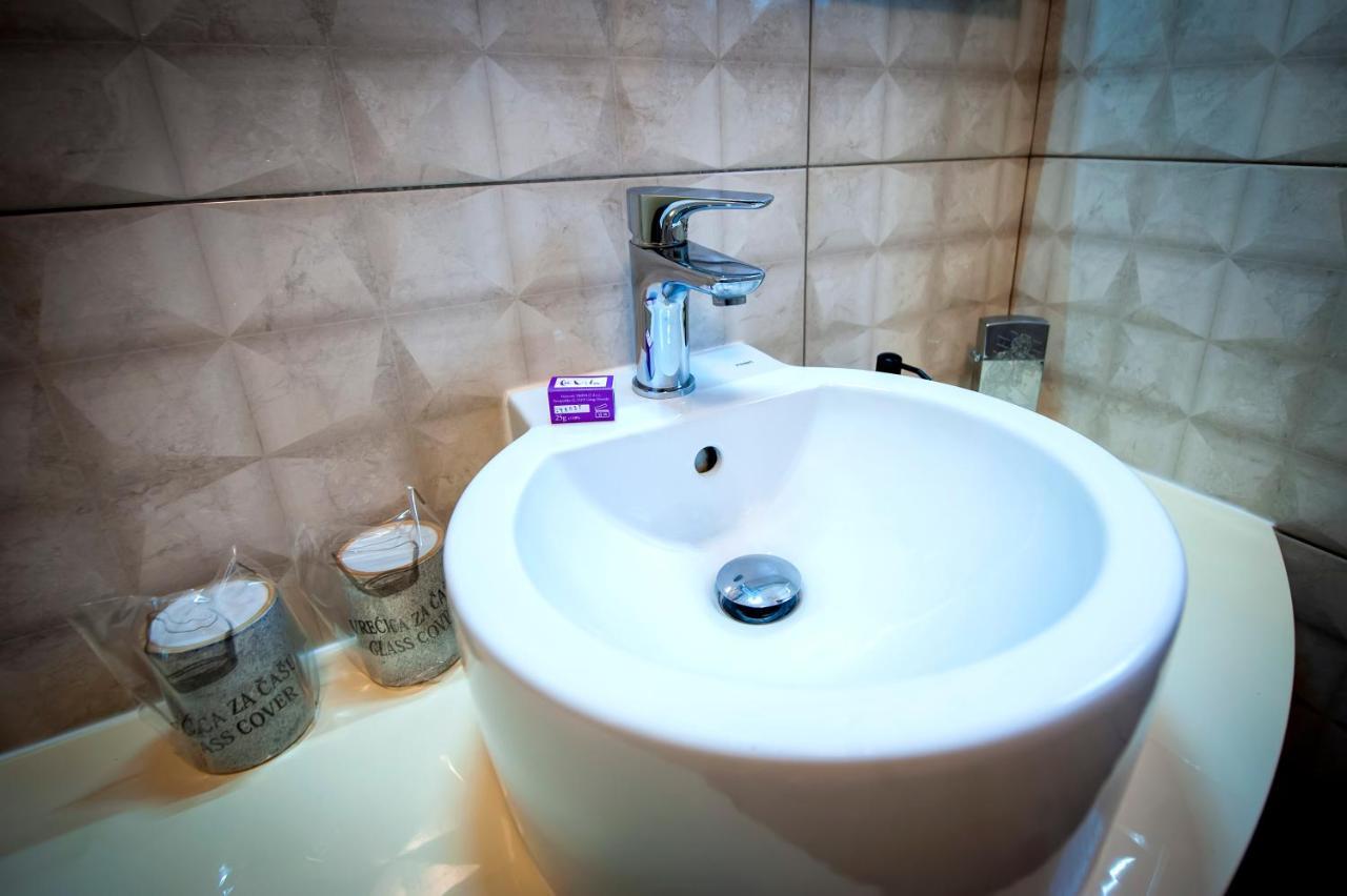Apartments And Rooms Villa Dea Adults Only Ровин Екстериор снимка