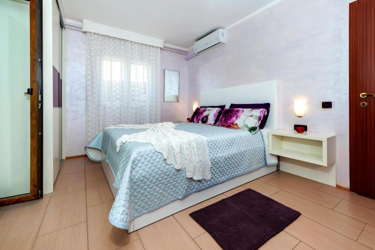 Apartments And Rooms Villa Dea Adults Only Ровин Екстериор снимка