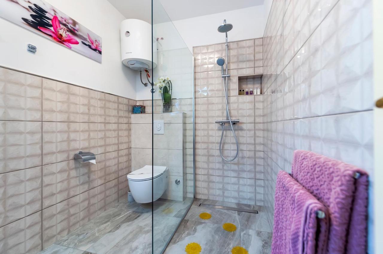 Apartments And Rooms Villa Dea Adults Only Ровин Екстериор снимка