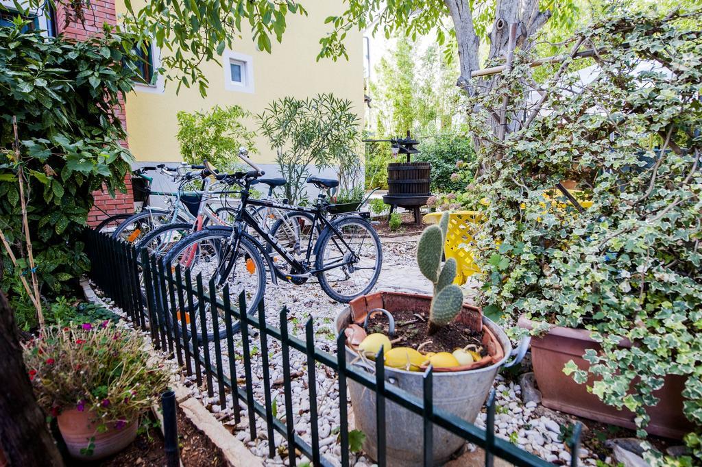 Apartments And Rooms Villa Dea Adults Only Ровин Екстериор снимка