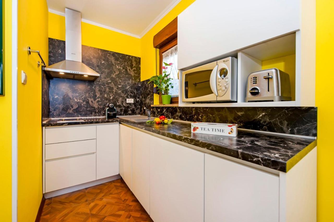 Apartments And Rooms Villa Dea Adults Only Ровин Екстериор снимка